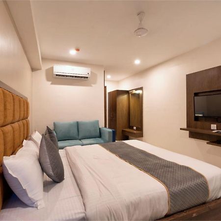 אחמדאבאד Hotel Royal 24 מראה חיצוני תמונה