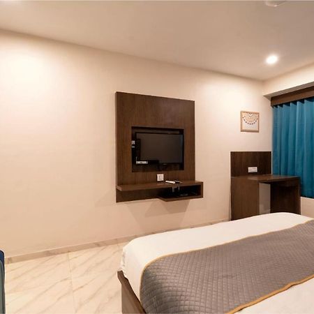 אחמדאבאד Hotel Royal 24 מראה חיצוני תמונה
