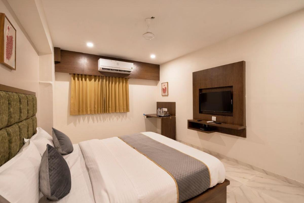 אחמדאבאד Hotel Royal 24 מראה חיצוני תמונה