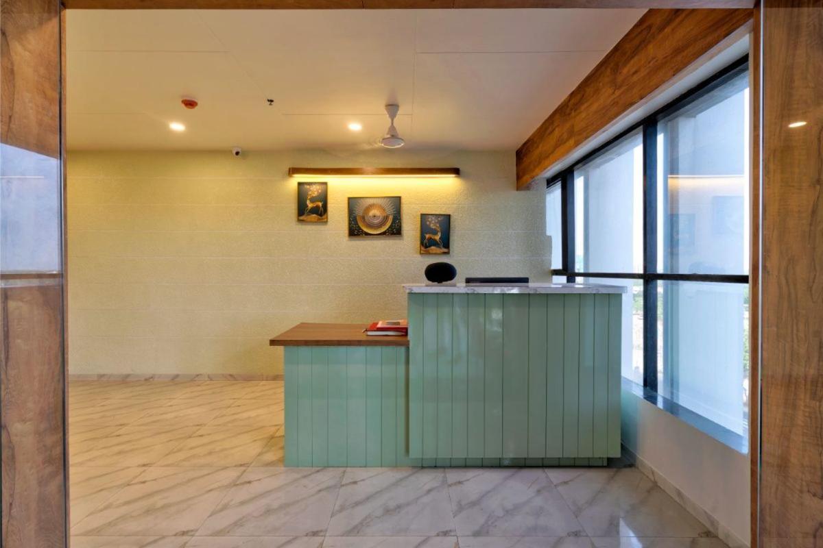 אחמדאבאד Hotel Royal 24 מראה חיצוני תמונה