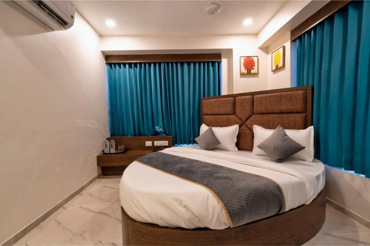 אחמדאבאד Hotel Royal 24 מראה חיצוני תמונה