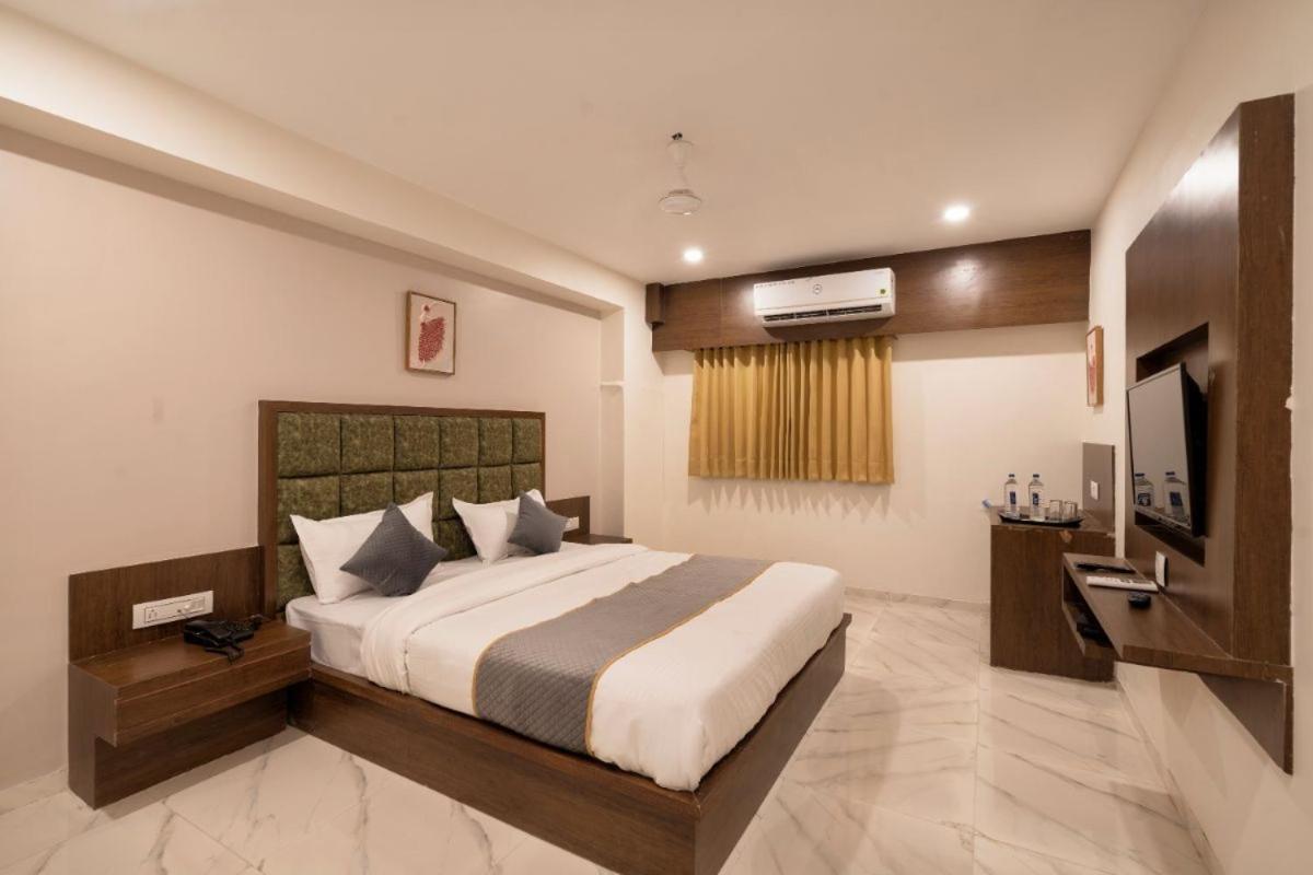 אחמדאבאד Hotel Royal 24 מראה חיצוני תמונה