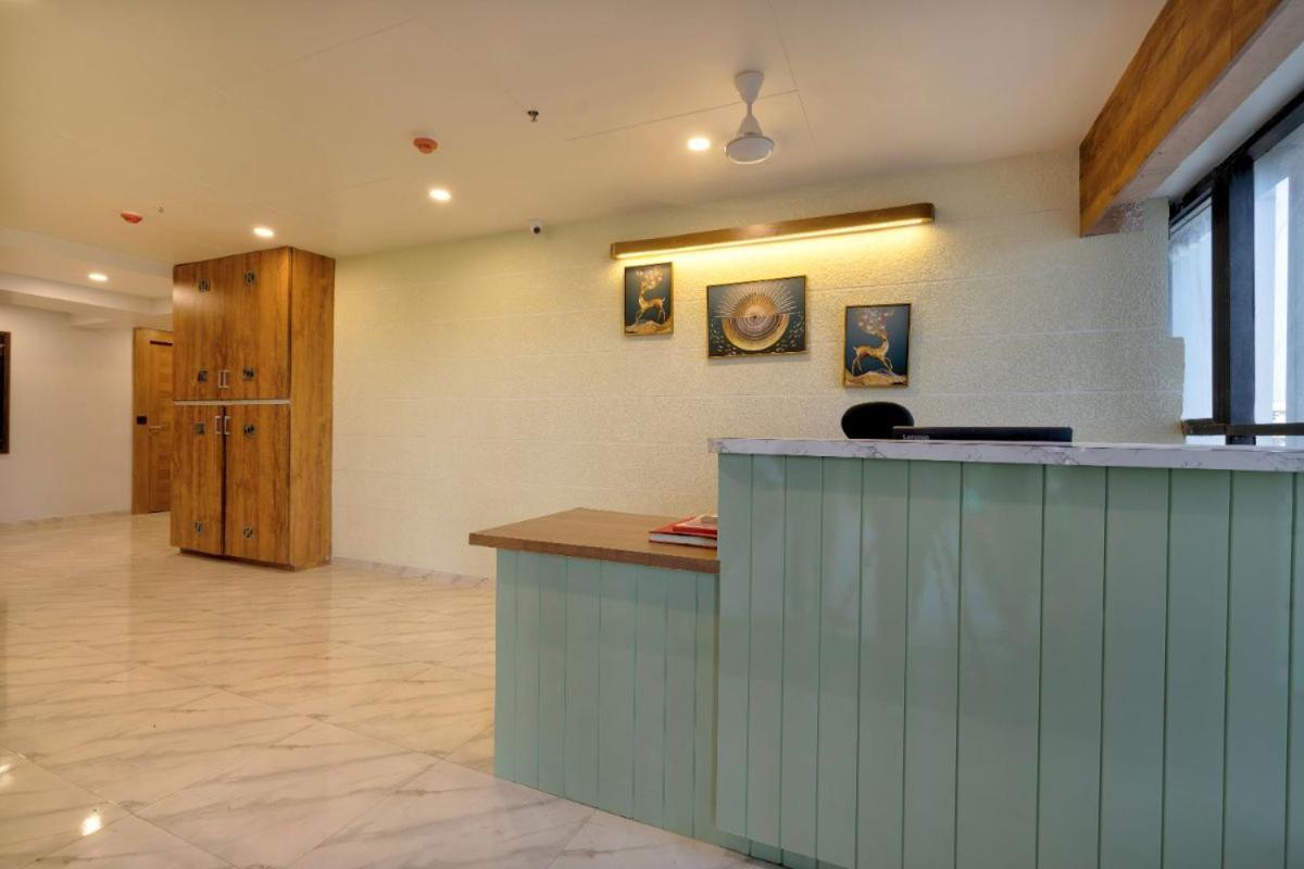 אחמדאבאד Hotel Royal 24 מראה חיצוני תמונה