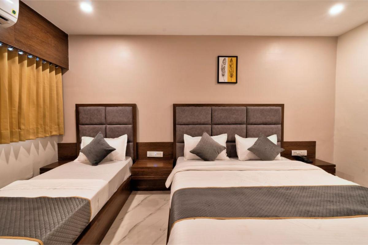 אחמדאבאד Hotel Royal 24 מראה חיצוני תמונה