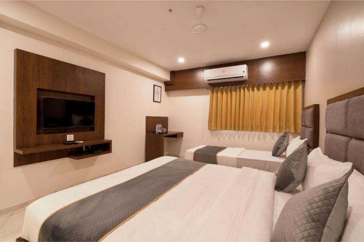 אחמדאבאד Hotel Royal 24 מראה חיצוני תמונה