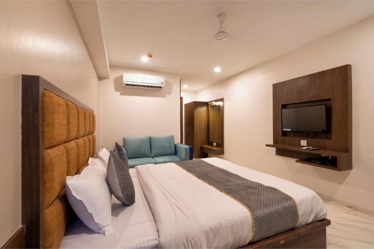 אחמדאבאד Hotel Royal 24 מראה חיצוני תמונה