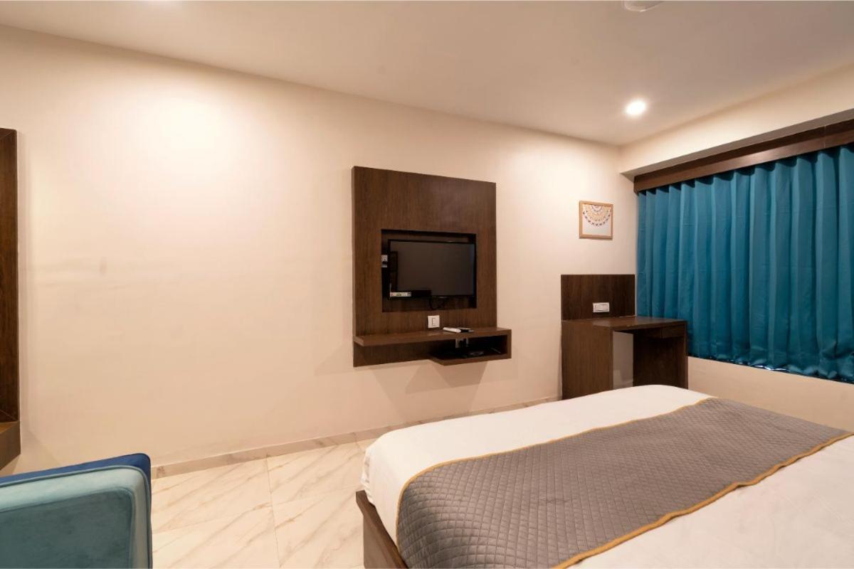 אחמדאבאד Hotel Royal 24 מראה חיצוני תמונה
