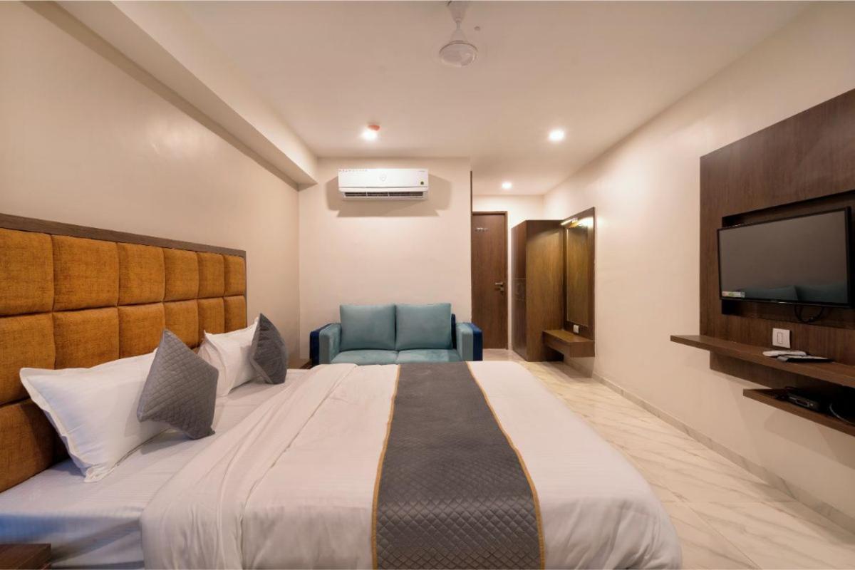 אחמדאבאד Hotel Royal 24 מראה חיצוני תמונה